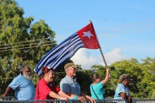 Bendera Bintang Kejora dikibarkan di jalan utama Darwin, Australia (Foto: FWPC). 
