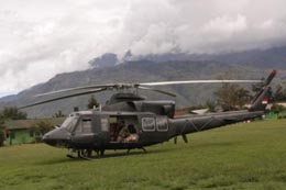 Helikopter Penerbangan TNI Angkatan Darat (Penerbad) jenis Bell-412 dengan nomor register HA 5113 pengangkut tim evakuasi bangkai Susi Air, mendarat darurat di wilayah Pegunungan Jayawijaya. Tidak ada korban jiwa dalam musibah ini