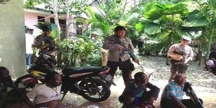 Para tahanan saat diinterogasi aparat terkait pengibaran bendera pada 1 Mei. Foto: Ist