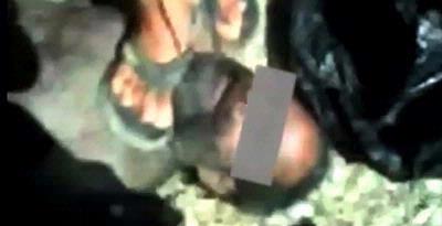 Cuplikan rekaman penyiksaan yang dialami satu warga Papua yang dituduh sebagai anggota OPM. Video yang disebarluaskan melalui situs Youtube ini dilansir oleh lembaga Asian Human Rights Commission.