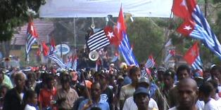 Ratusan Bendera Bintang Kejora Dikibarkan Dalam Unjuk Rasa di Manokwari 