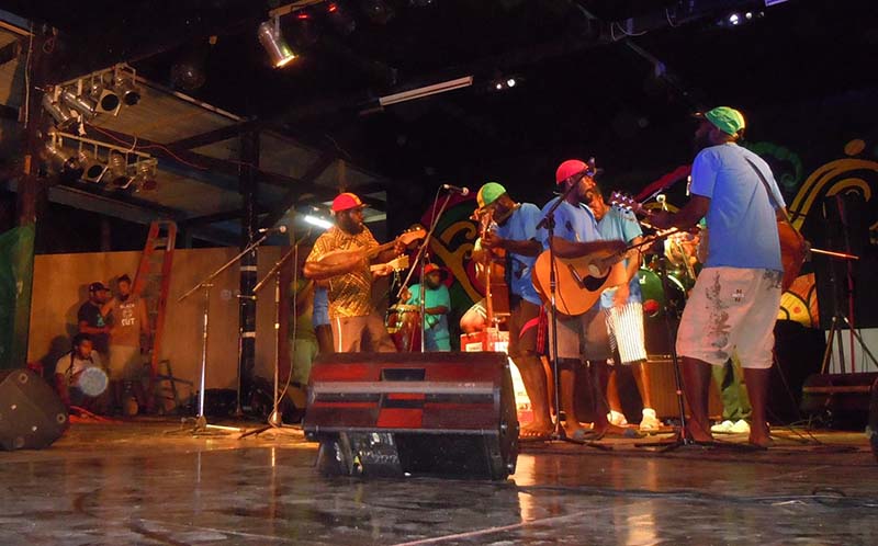 Suasana areal dan panggung Fest Napuan yang dimulai malam ini (12/10) - Akun Facebook Fest Napuan