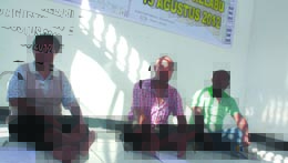 Ketua Panitia Perayaan KRP III, Pdt. Ketty Yabansabra, S.Teol (kiri) bersama anggota saat memberikan keterangan pers, Sabtu (13/10).