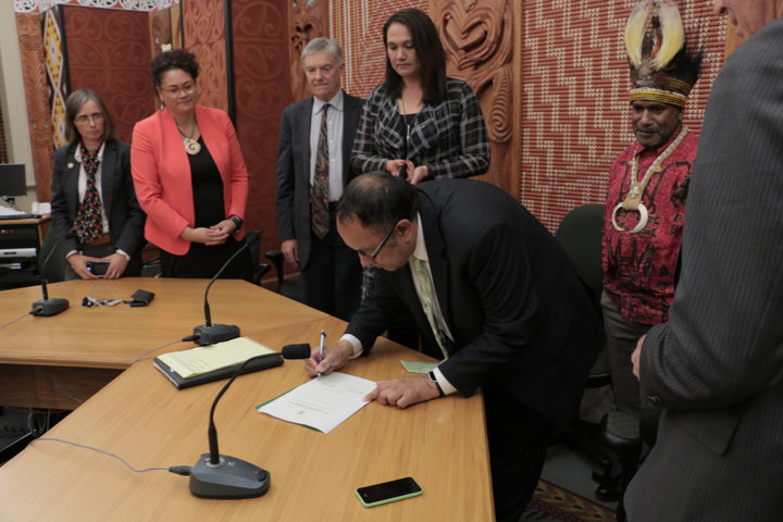 New Zealand MPs sign the International Parliamentarians for West Papua declaration as Benny Wenda the head of the West Papua Freedom Movement looks on. Wellington 10-05-2017. Photo: RNZI/ Koroi Hawkins