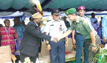 Ketua MRP. Timotius Murib berjabat tangan dengan para tamu undangan