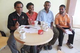 Suasana konferensi pers di Prima Garden Abepura, Senin, (12/11)