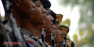 Anggota Brimob Siap Diterjunkan Meneror Rakyat Papua - inilah.com/Ardhy fernando
